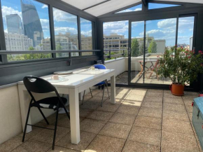 Studio avec grande Véranda vue sur la Défense